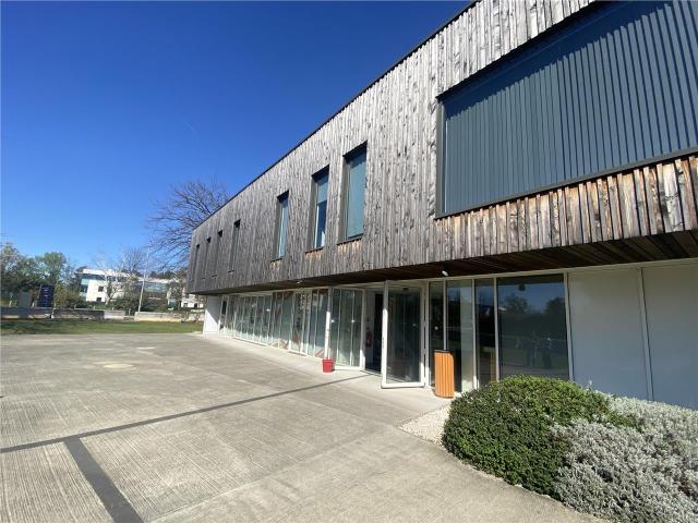Local Commercial location à Bordeaux, Mérignac