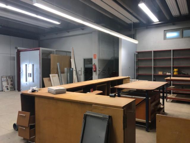 Nave en venta en Abrera