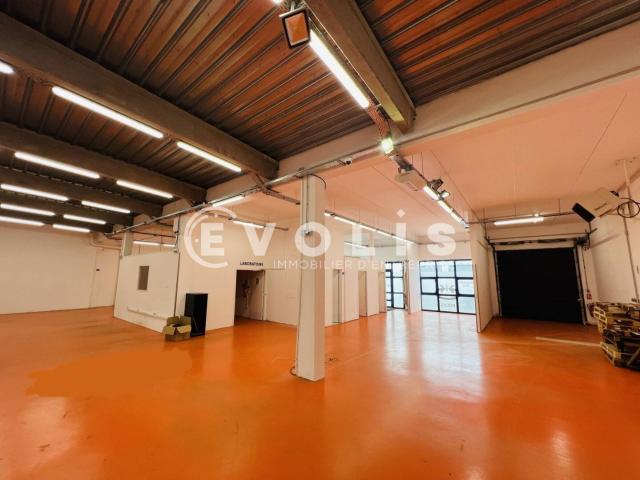 Local Commercial vente à Croissy-beaubourg