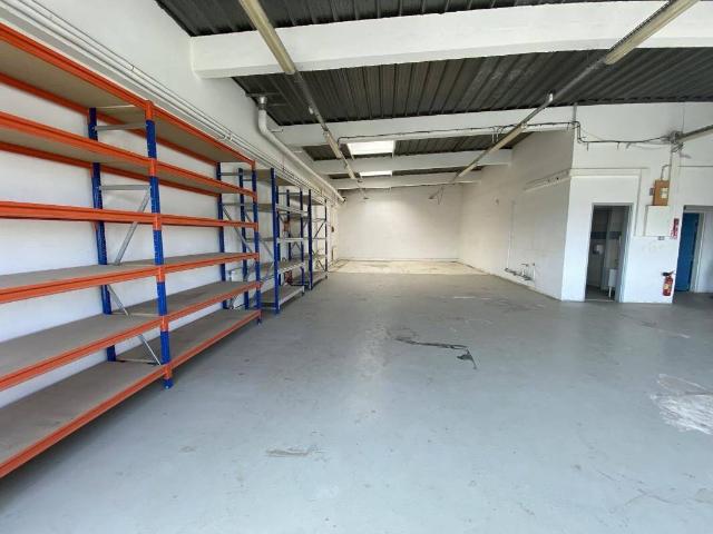 Local Commercial location à Paris, Quartier de Clignancourt