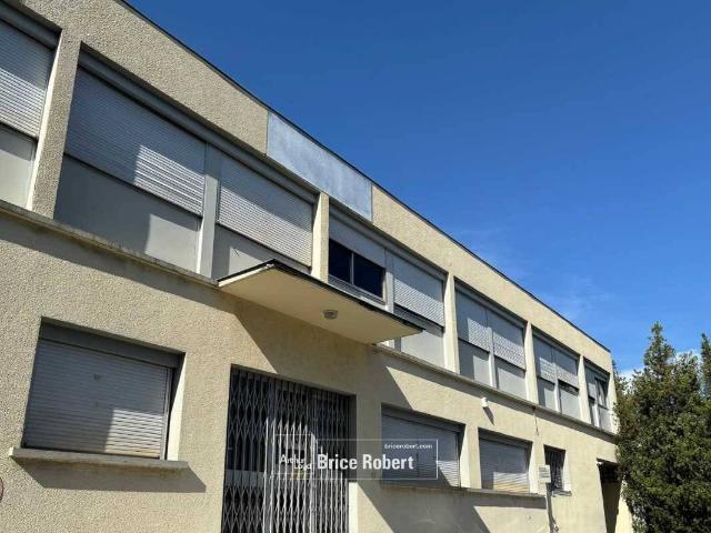 Local Commercial vente à Décines-charpieu