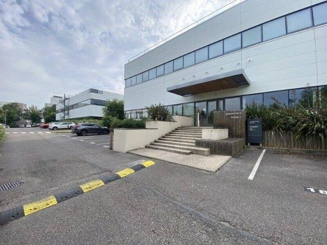 Local Commercial location à Cergy, Le Village