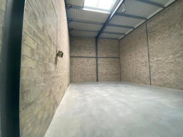 Local Commercial location à Cergy, Centre-Ville