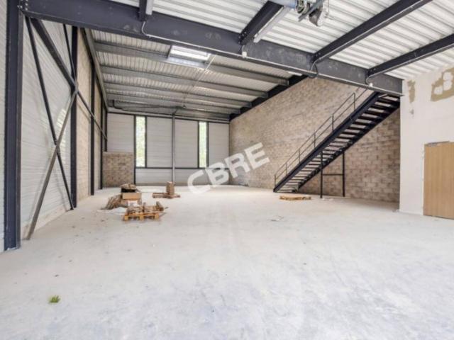 Local Commercial location à Eragny, La Challe Pourpre