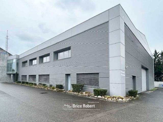 Local Commercial vente à Décines-charpieu