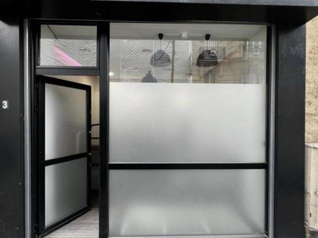 Local Commercial location à Paris