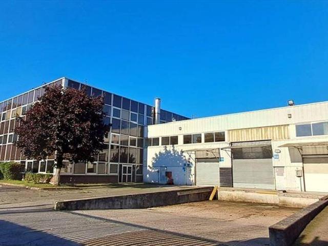 Local Commercial location à Buc