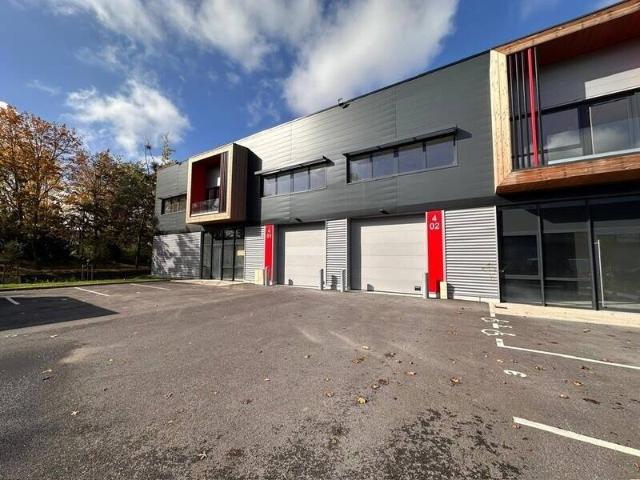 Local Commercial location à Eragny, La Challe Pourpre