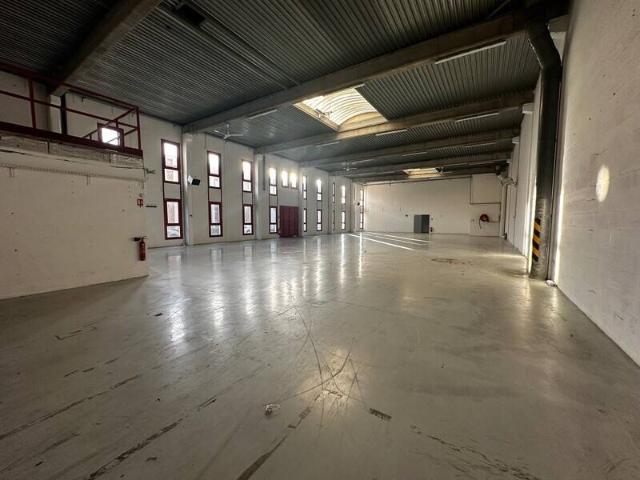Local Commercial location à Eragny, La Challe Pourpre