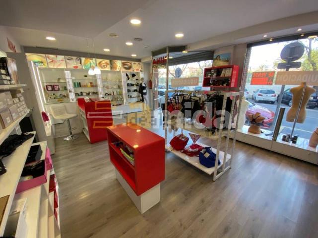 Local Comercial en alquiler en Parc d'Europa, Barberà del Vallès