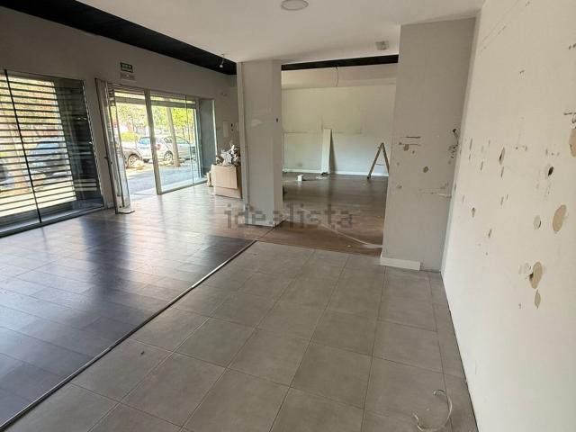 Local Comercial en alquiler en Parc d'Europa, Barberà del Vallès
