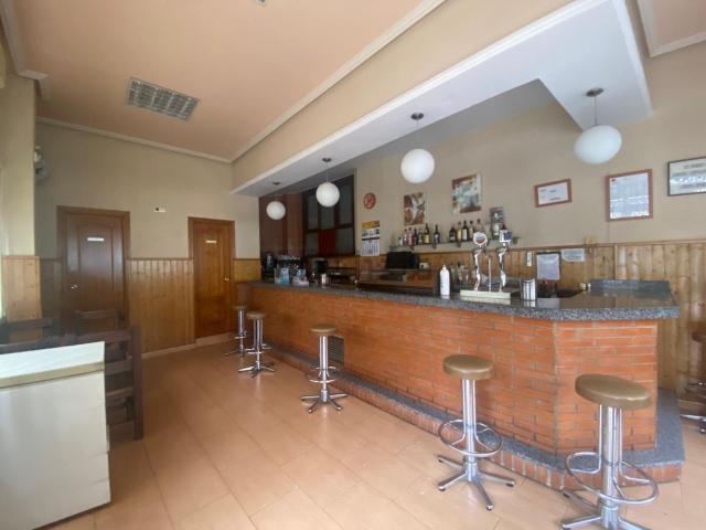 Local Comercial en venta en Cánovas, Cáceres