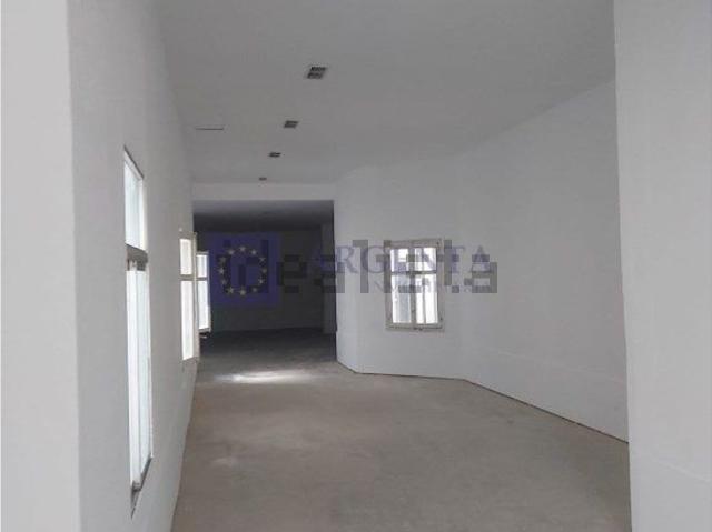Local Comercial en venta en Cánovas, Cáceres