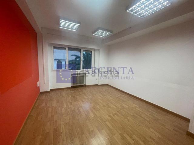 Local Comercial en venta en Cánovas, Cáceres