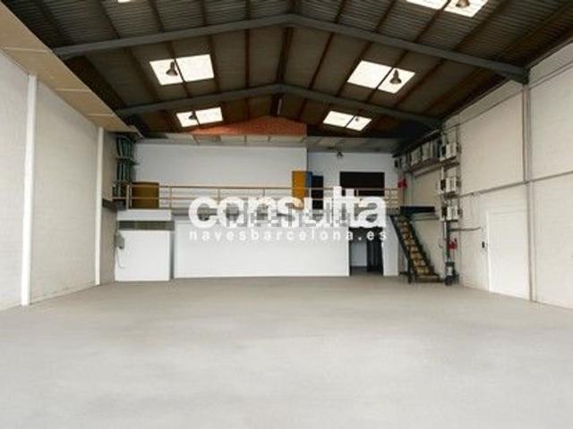 Nave en venta en Canovelles