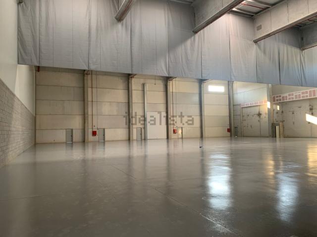 Nave en alquiler en Celrà, Girona