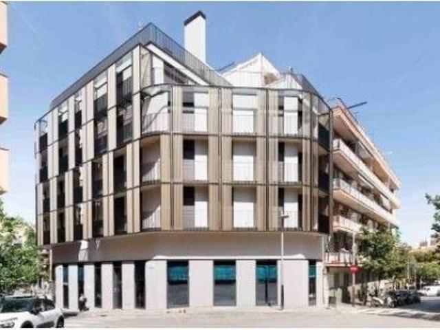 Local Comercial en alquiler en Barcelona, el Congrés i els Indians