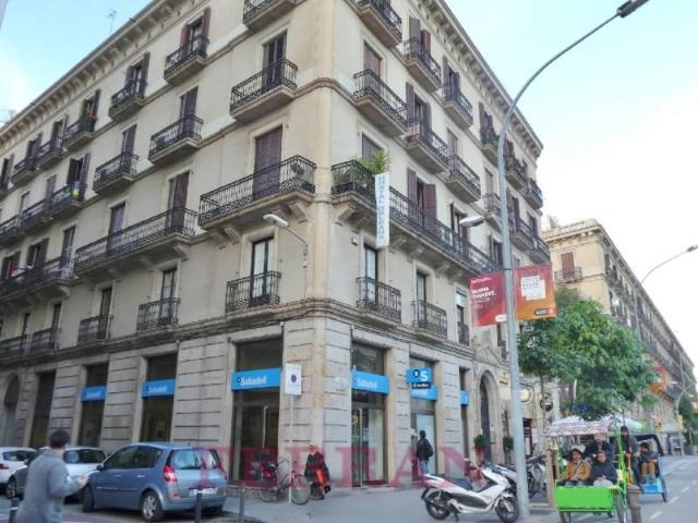 Local Comercial en alquiler en Barcelonès, Catalunya
