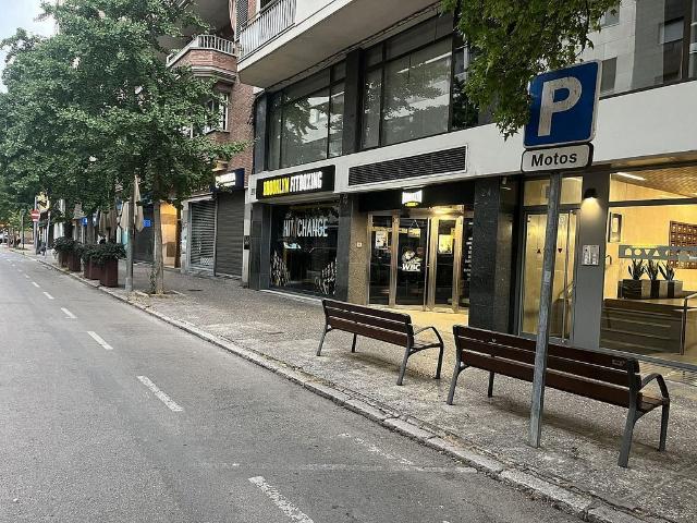 Local Comercial en alquiler en Girona, Eixample