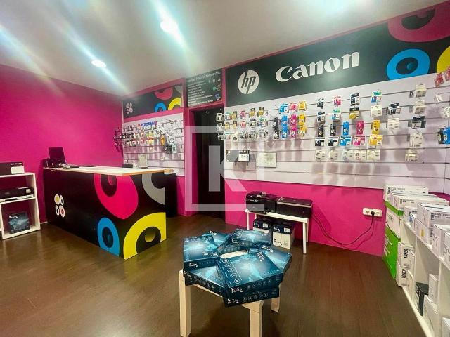 Local Comercial en alquiler en Cornellà De Llobregat, la Gavarra