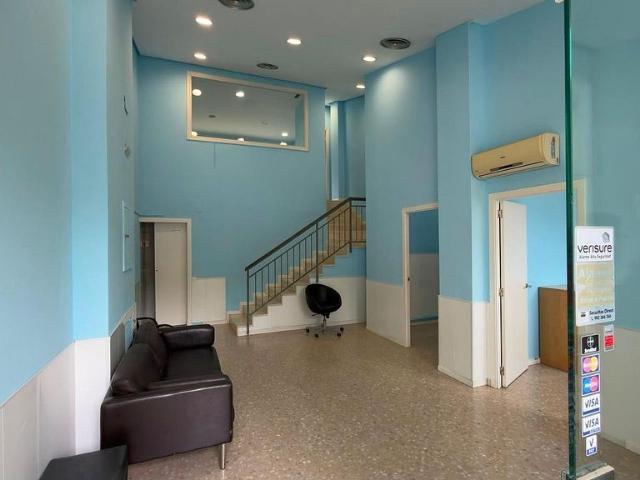 Local Comercial en alquiler en la Plana, Esplugues de Llobregat