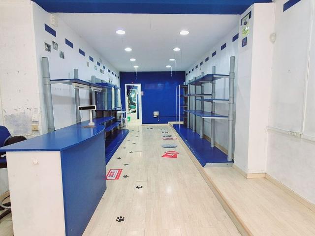 Local Comercial en alquiler en Cornellà De Llobregat, la Gavarra