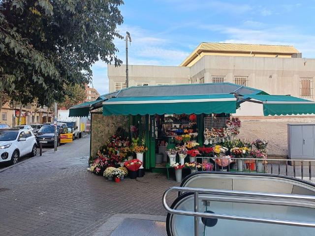 Local Comercial en alquiler en Districte II, Barcelonès