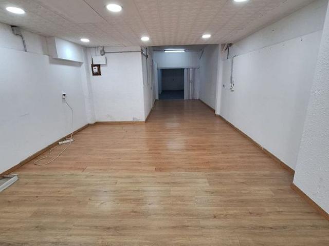 Local Comercial en alquiler en Districte III, Barcelonès