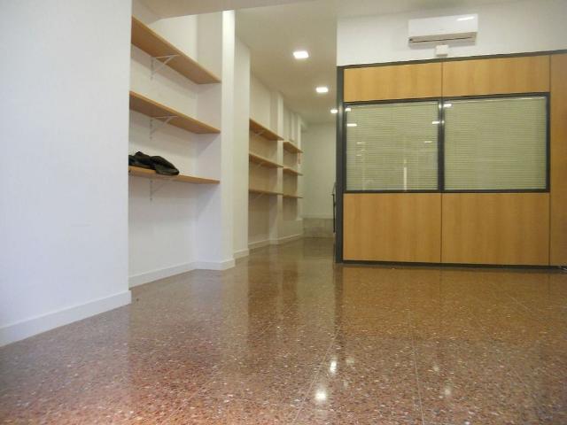 Local Comercial en alquiler en Districte 4, Barcelonès