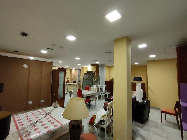 Local Comercial en alquiler en Cornellà De Llobregat, el Pedró