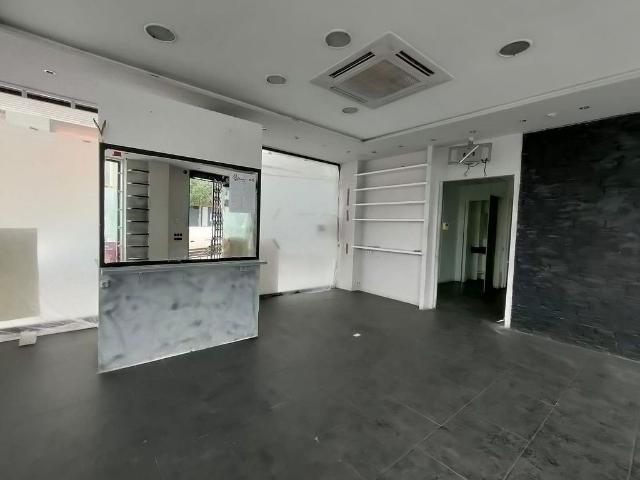 Local Comercial en alquiler en Cornellà De Llobregat, el Pedró