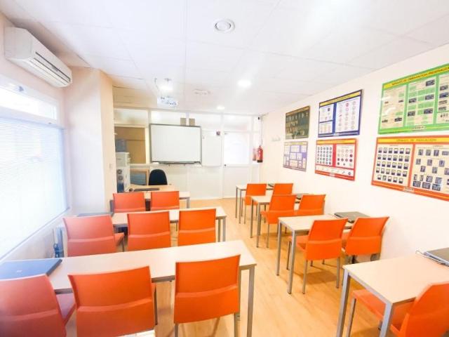 Local Comercial en alquiler en Adoratrices, Guadalajara