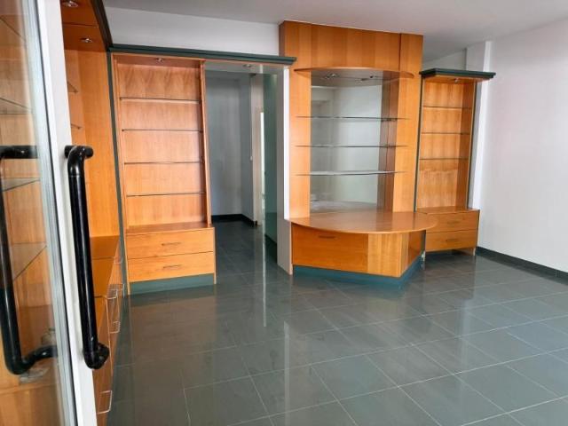 Local Comercial en alquiler en L'hospitalet De Llobregat, Bellvitge