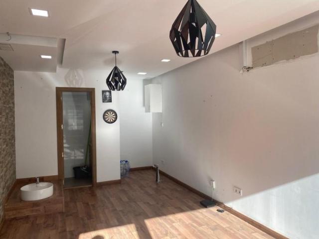 Local Comercial en alquiler en Districte III, Barcelonès