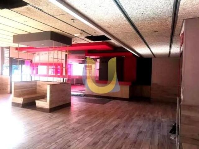 Local Comercial en alquiler en Media Legua, Madrid