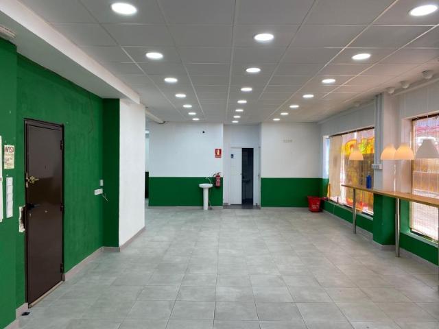 Local Comercial en alquiler en Lucero, Madrid