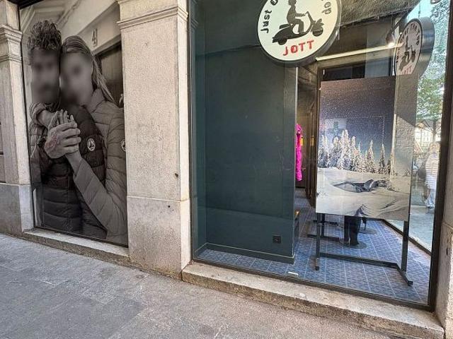 Local Comercial en alquiler en Barri Vell, Gironès