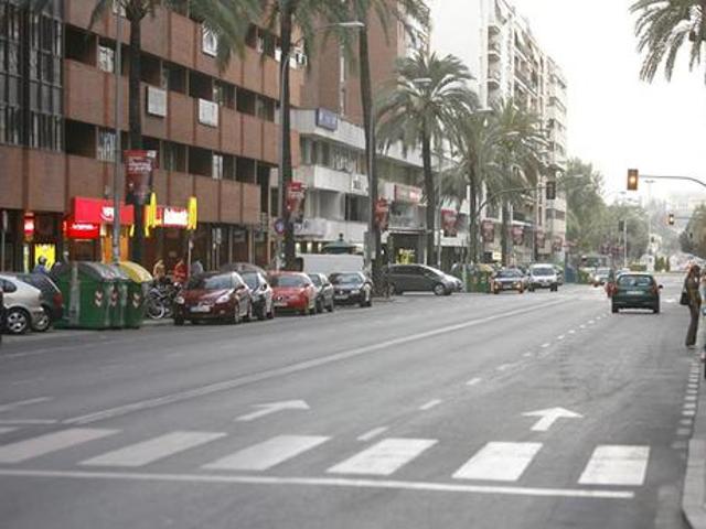 Local Comercial en alquiler en Los Remedios, Sevilla