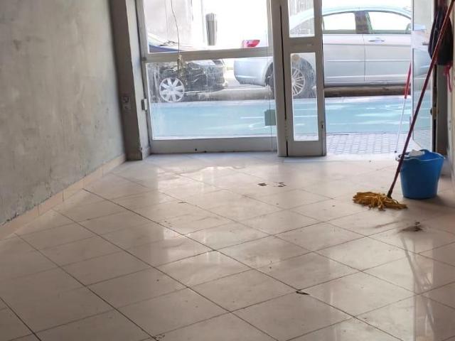 Local Comercial en alquiler en Sevilla, Nucleo Residencial Manuel Arellano