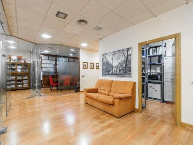 Oficina en alquiler en Distrito Norte, Sevilla