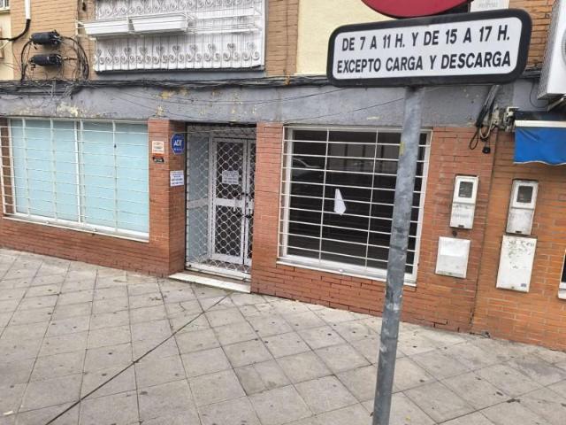Local Comercial en alquiler en Sevilla, Núcleo Residencial Baleraes