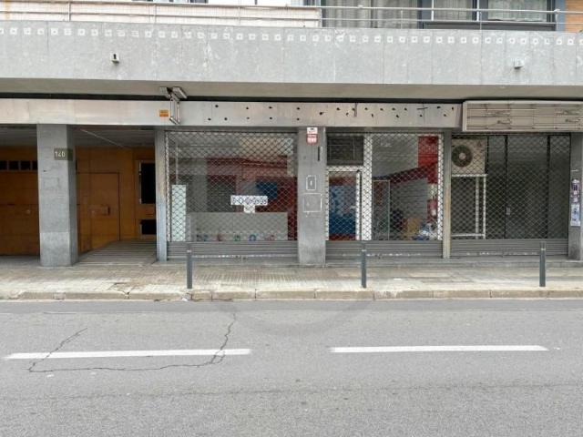 Local Comercial en alquiler en Terrassa, Pere Parres