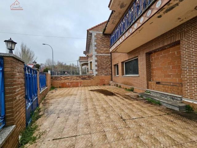 Local Comercial en alquiler en Valdemorillo, Urbanización Las Charquillas