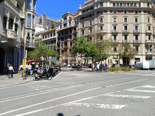 Local Comercial en venta en Barcelona, la Sagrada Família