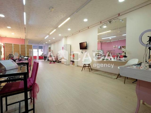 Local Comercial en venta en Nou Barris, Barcelonès