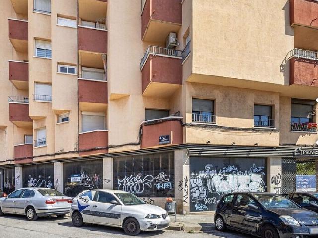 Local Comercial en venta en les Arenes, Vallès Occidental