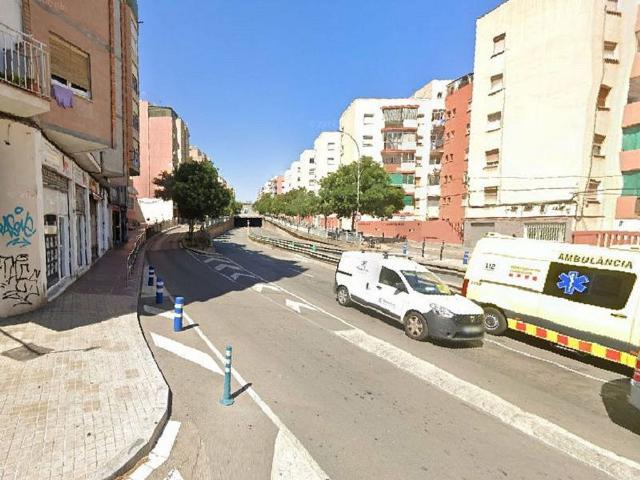 Local Comercial en venta en Pubilla Cases, l'Hospitalet de Llobregat