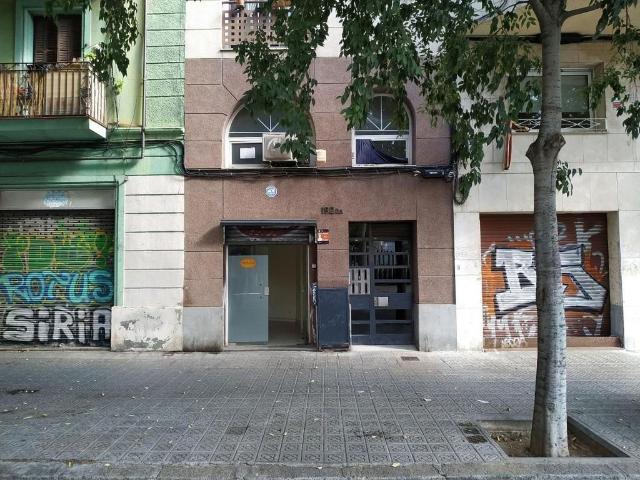 Local Comercial en venta en Barcelona, la Sagrada Família