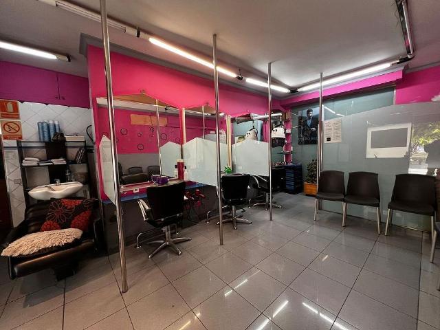 Local Comercial en venta en La Mina - districte 6, Barcelonès