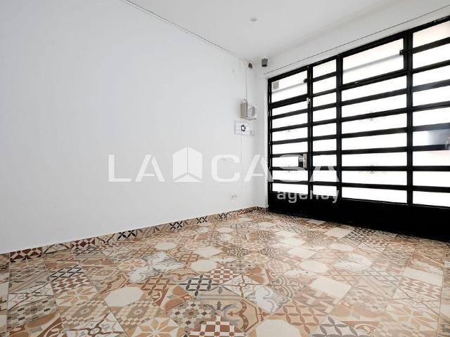 Local Comercial en venta en Nou Barris, Barcelonès